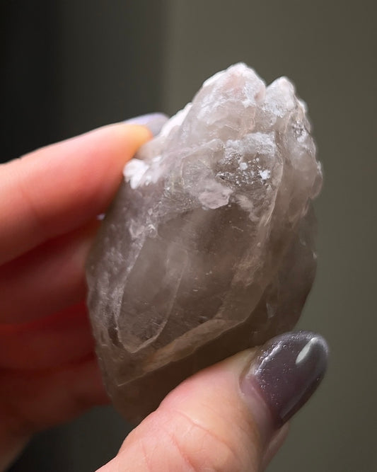 極罕見埃及西奈山煙晶有著古老的紋理與專注穩定的能量 rare smoky quartz from mount Sinai, Egypt gives divine energy