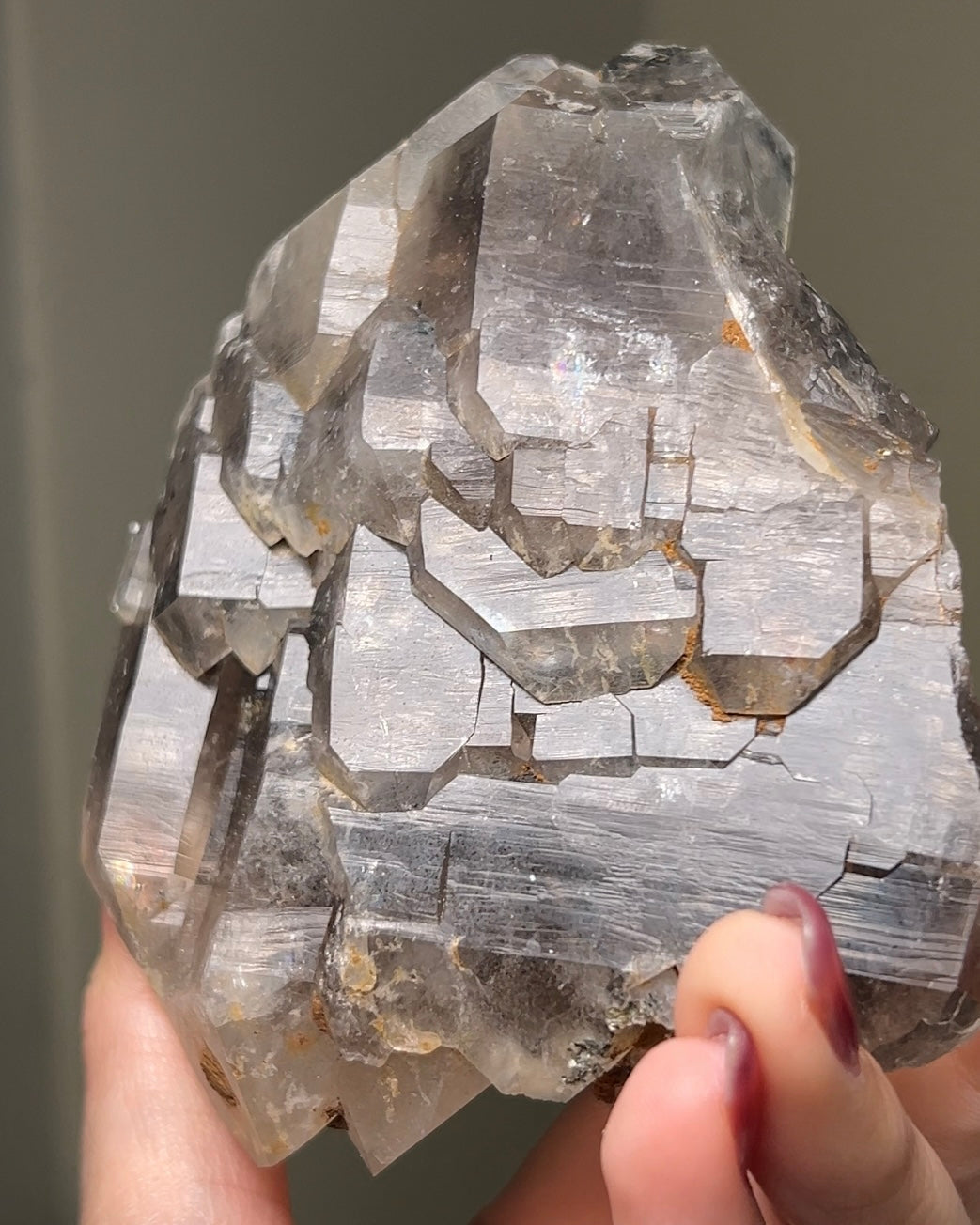 罕見的波士尼亞煙晶 smoky quartz from rare locality Bosnia Herzegovina shows elegant gradient of color and wild structure