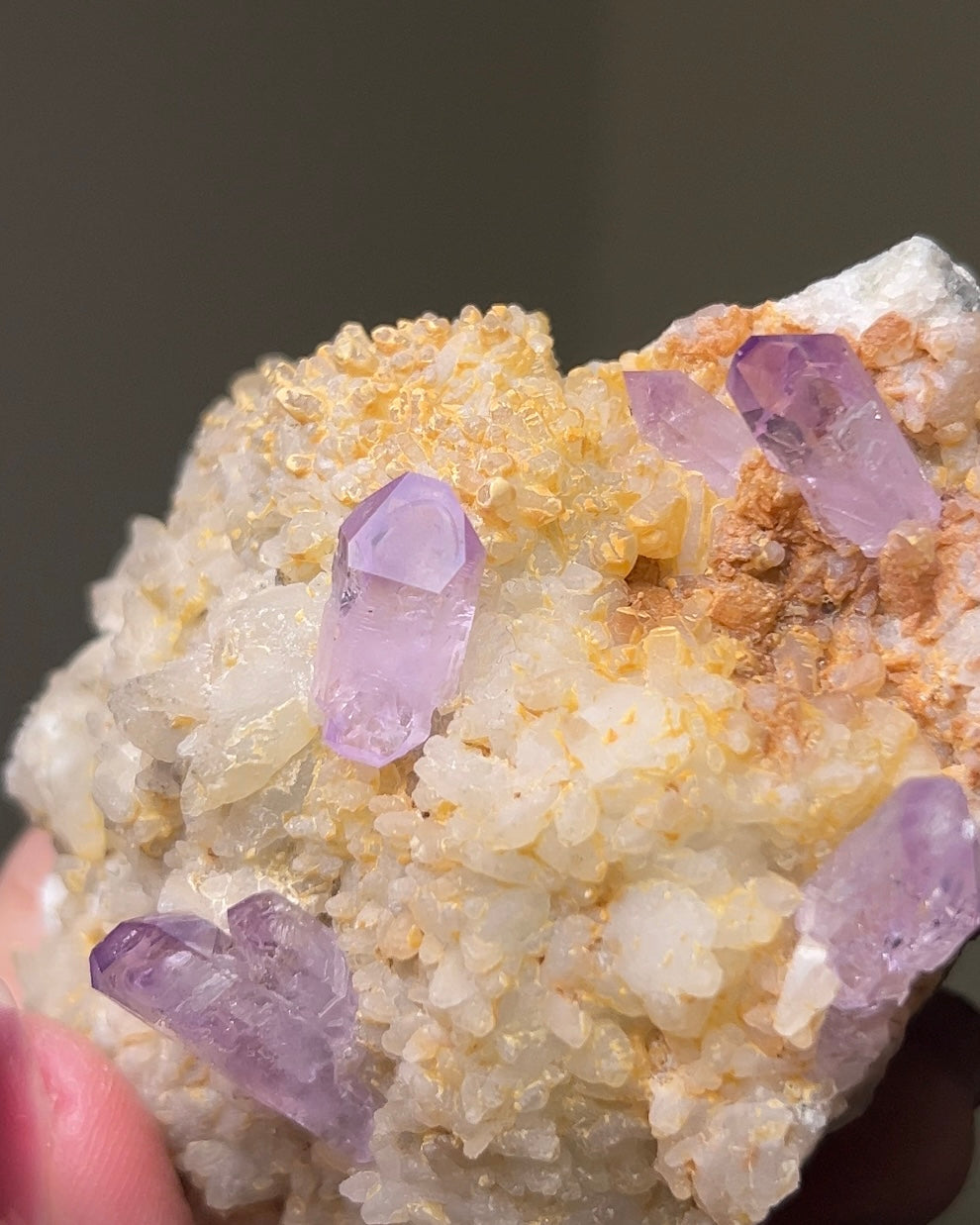 義大利已停產薩丁島紫水晶 rare classic amethyst on matrix from closed Capurru quarry in Sardinia, Italy