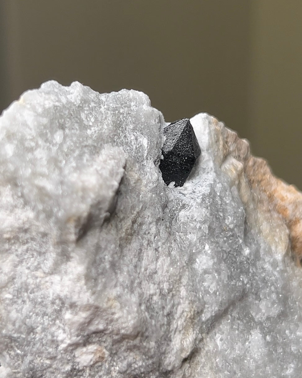 黑水晶硬石膏 - 義大利