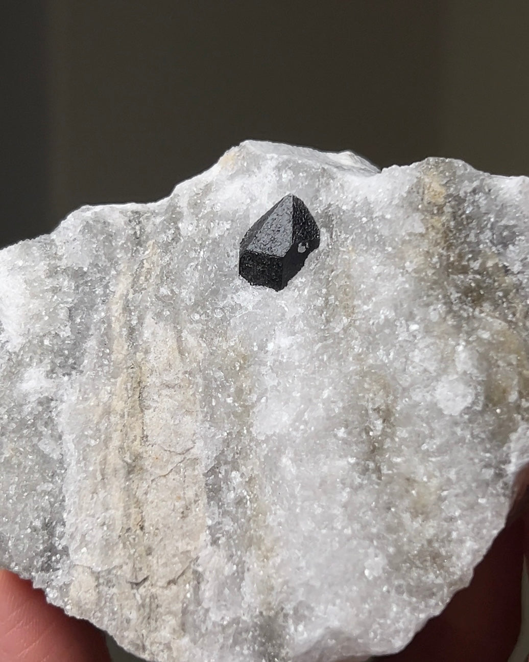 黑水晶硬石膏 - 義大利