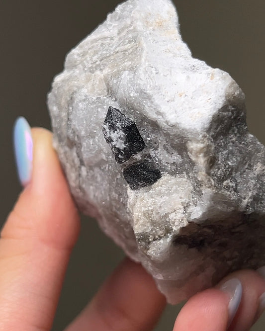 黑水晶硬石膏 - 義大利