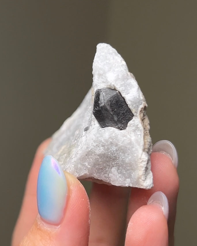 黑水晶硬石膏 - 義大利