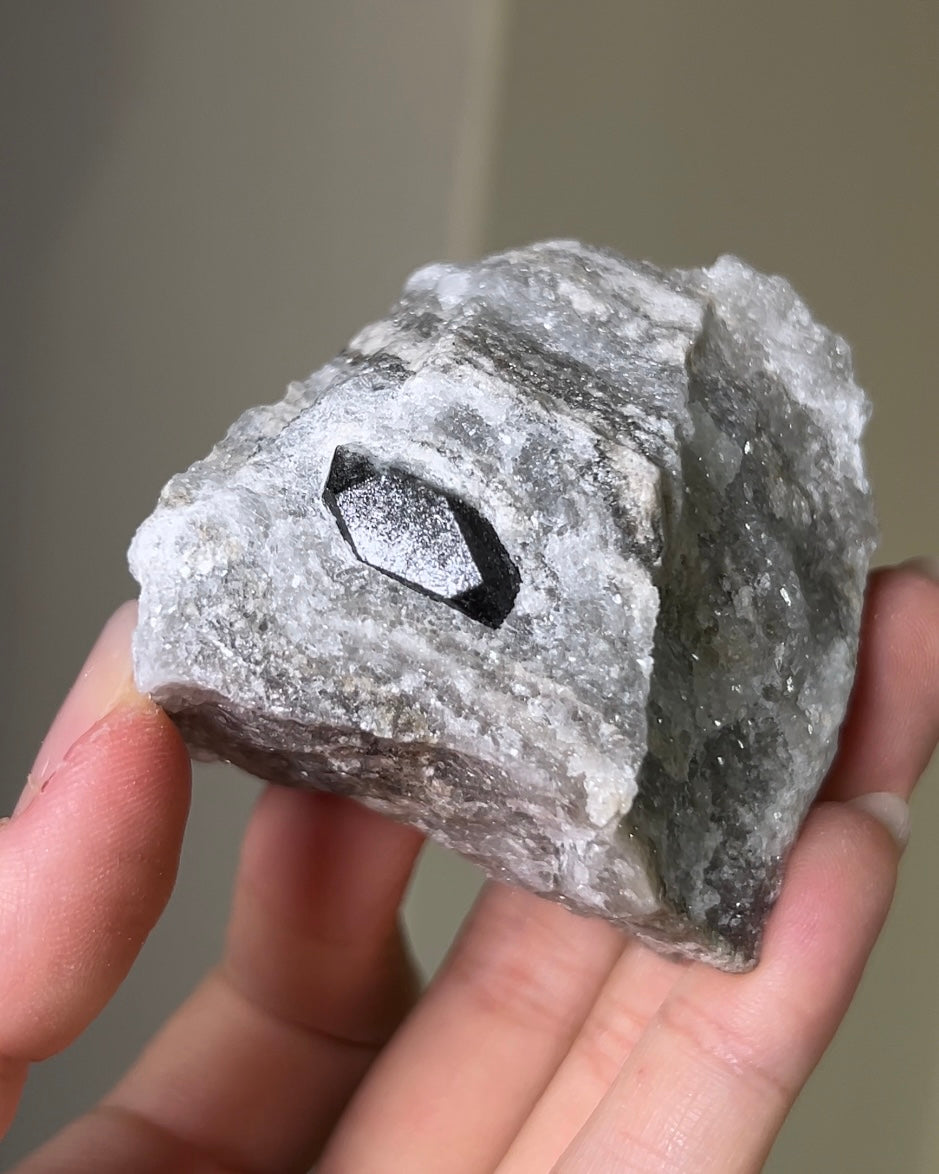 黑水晶硬石膏 - 義大利