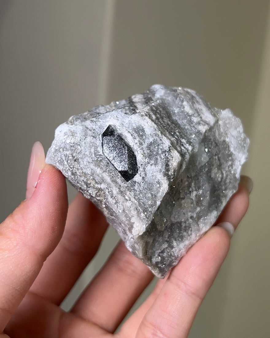 黑水晶硬石膏 - 義大利