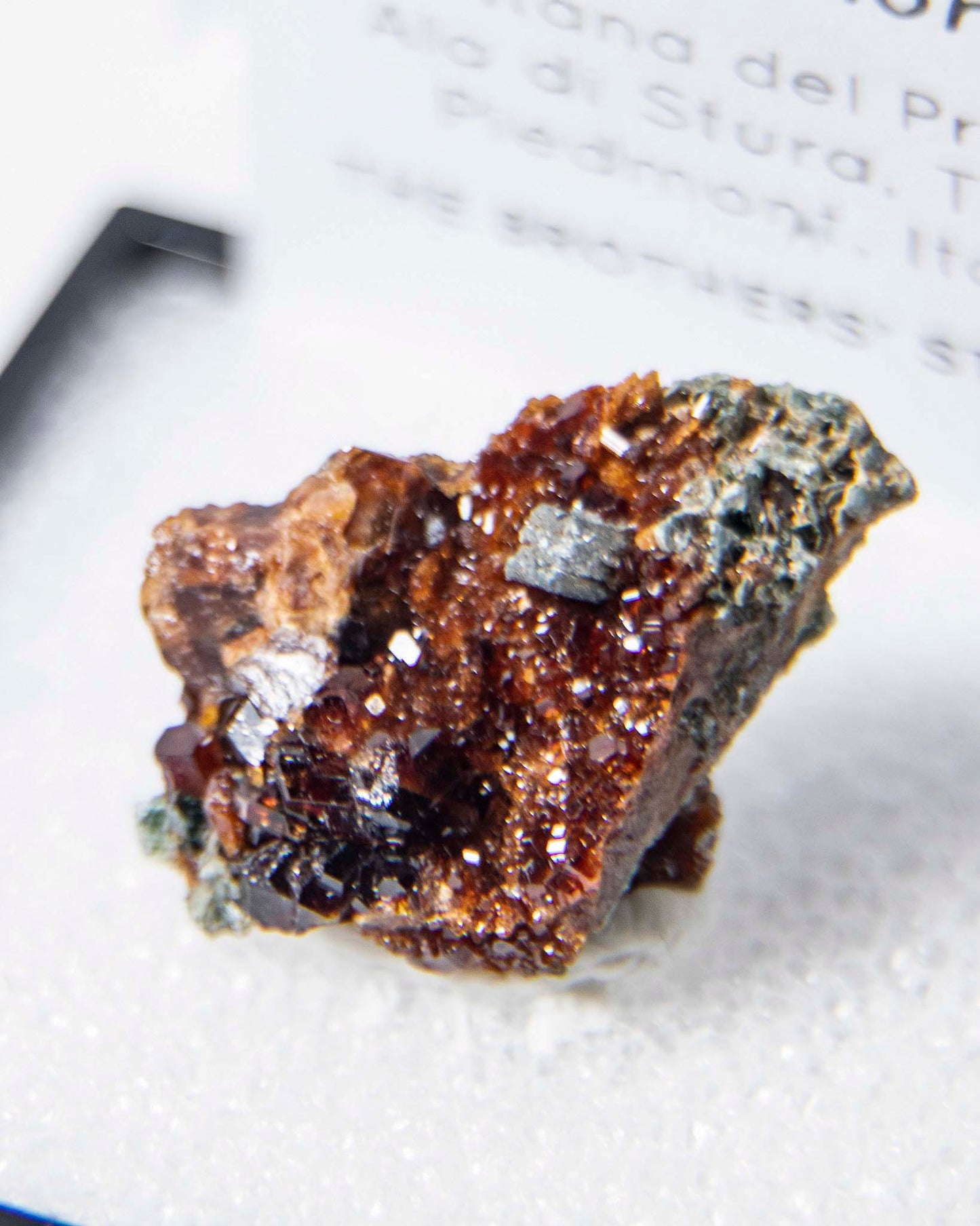 鈣鋁石榴石 - 義大利