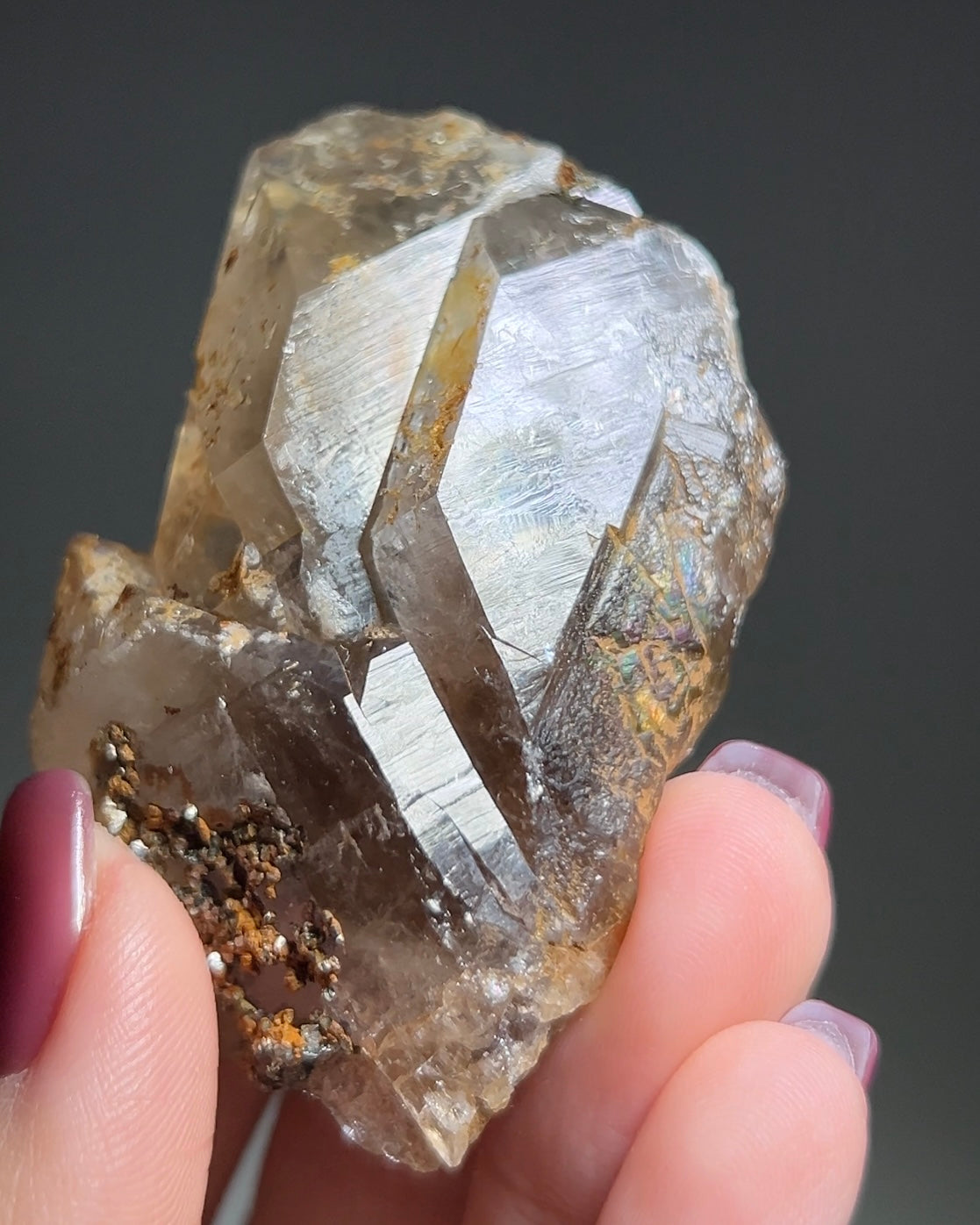 罕見的波士尼亞煙晶 smoky quartz from rare locality Bosnia Herzegovina shows elegant gradient of color and wild structure