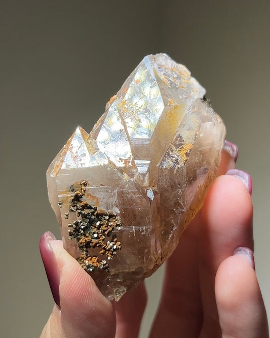 罕見的波士尼亞煙晶 smoky quartz from rare locality Bosnia Herzegovina shows elegant gradient of color and wild structure