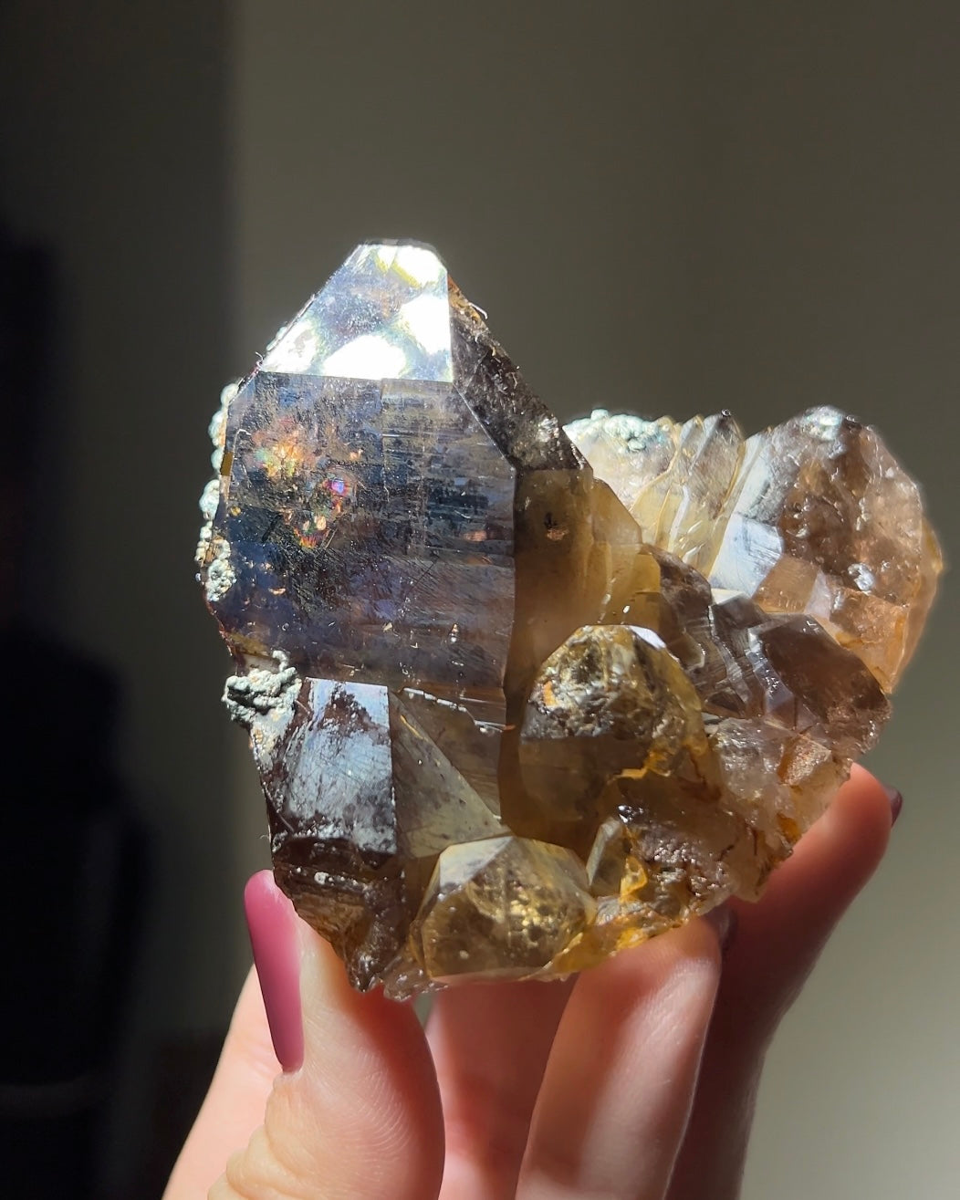 罕見的波士尼亞煙晶 smoky quartz from rare locality Bosnia Herzegovina shows elegant gradient of color and wild structure