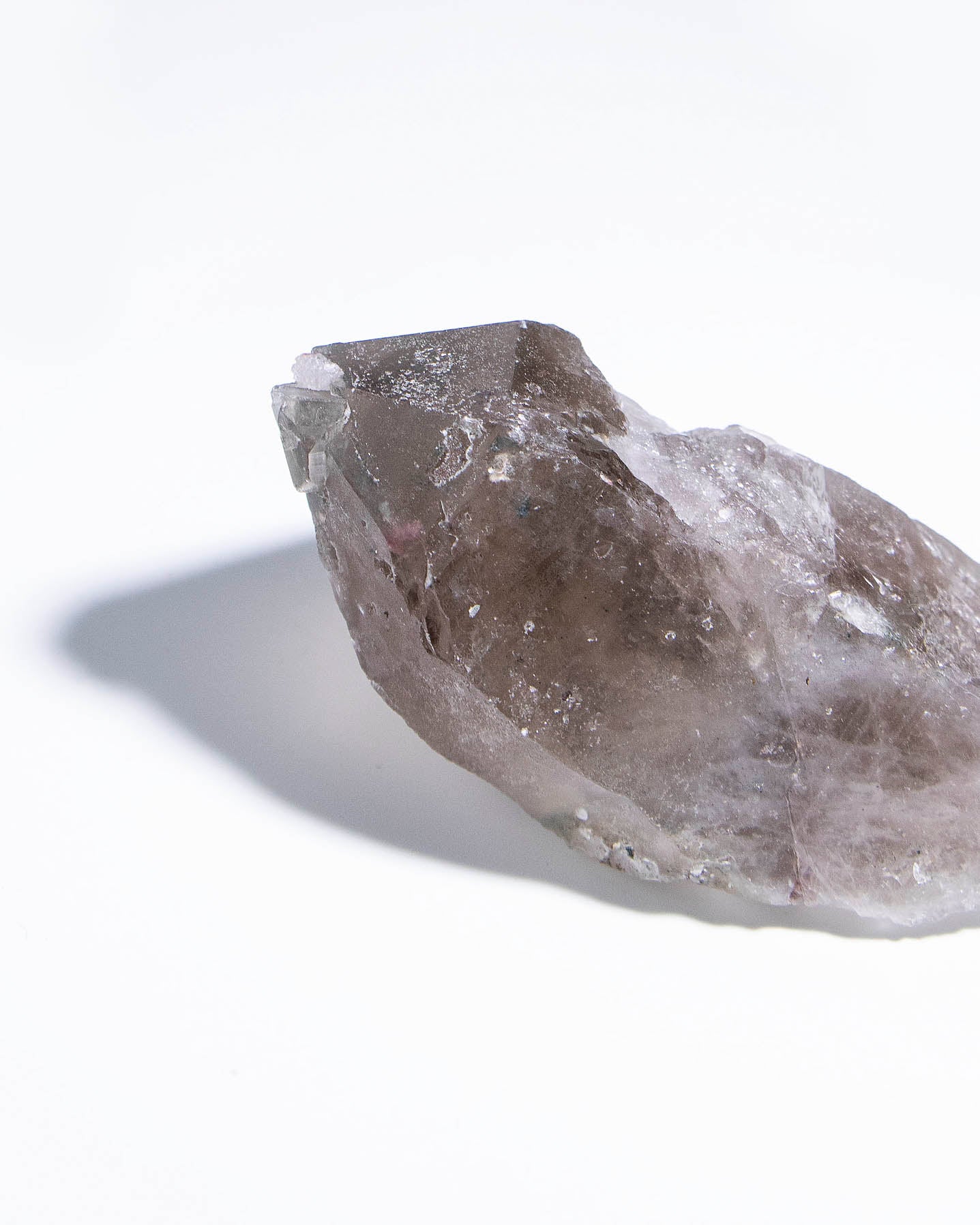 極罕見埃及西奈山煙晶有著古老的紋理與專注穩定的能量 rare smoky quartz from mount Sinai, Egypt gives divine energy