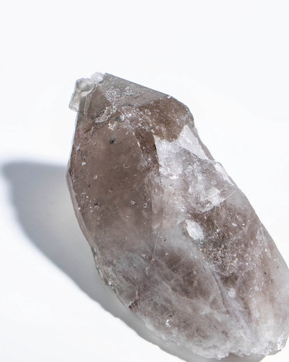 極罕見埃及西奈山煙晶有著古老的紋理與專注穩定的能量 rare smoky quartz from mount Sinai, Egypt gives divine energy