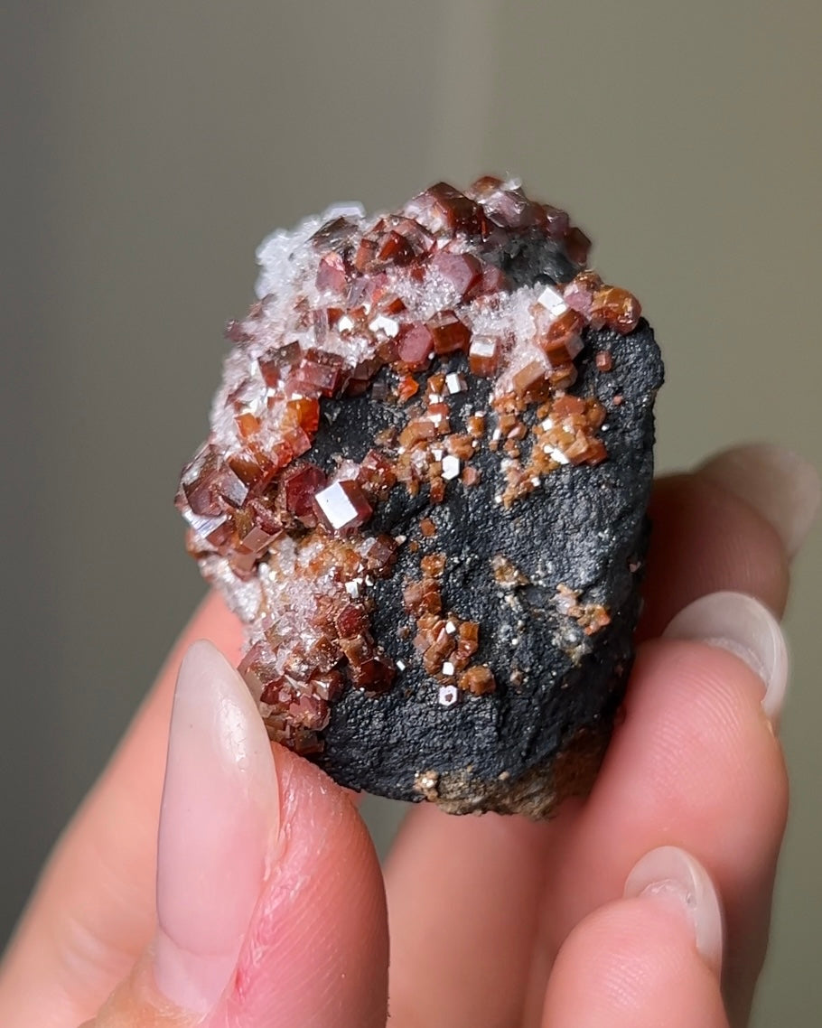 摩洛哥釩鉛礦來自Mibladen礦區vanadinite from Morocco