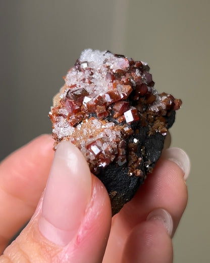 摩洛哥釩鉛礦來自Mibladen礦區vanadinite from Morocco