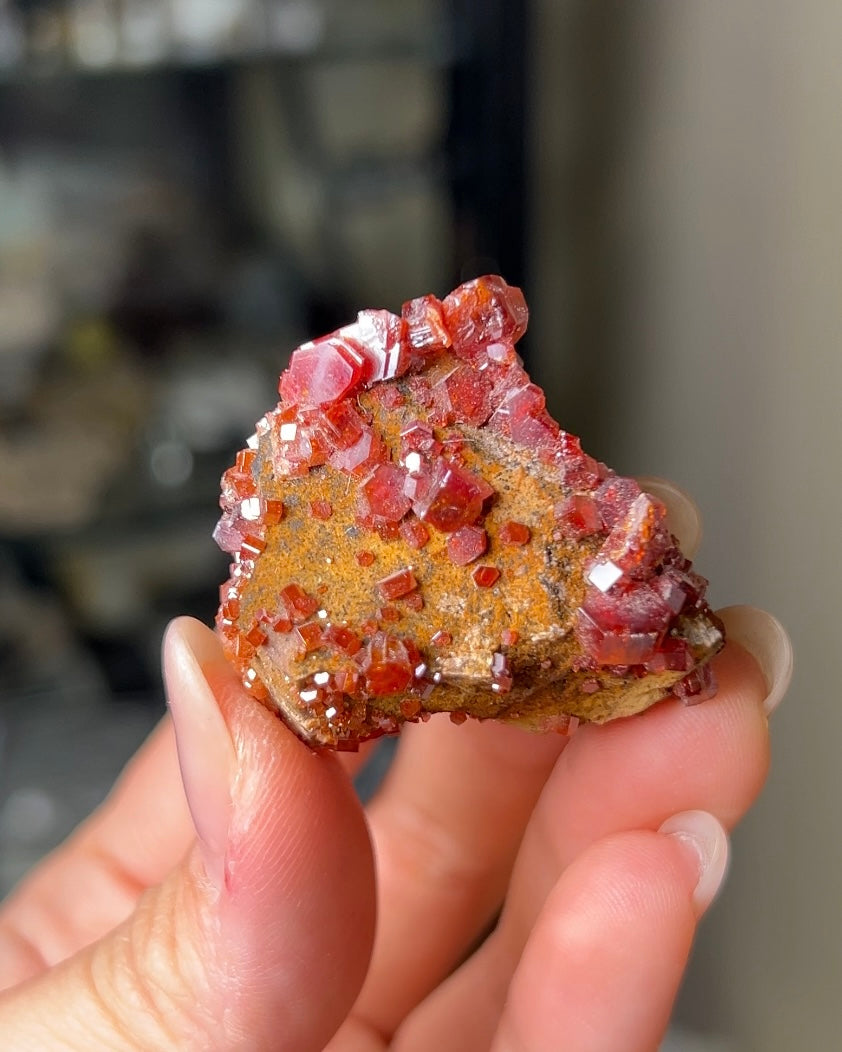 摩洛哥釩鉛礦來自Mibladen礦區vanadinite from Morocco