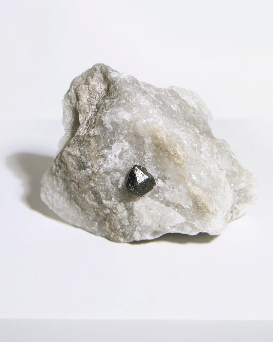 黑水晶硬石膏 - 義大利