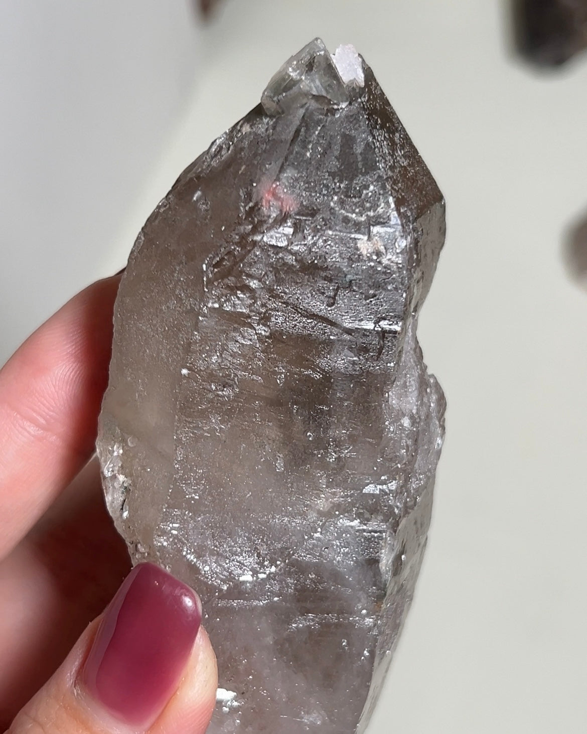 極罕見埃及西奈山煙晶有著古老的紋理與專注穩定的能量 rare smoky quartz from mount Sinai, Egypt gives divine energy