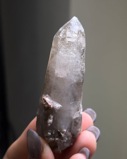 極罕見埃及西奈山煙晶有著古老的紋理與專注穩定的能量 rare smoky quartz from mount Sinai, Egypt gives divine energy