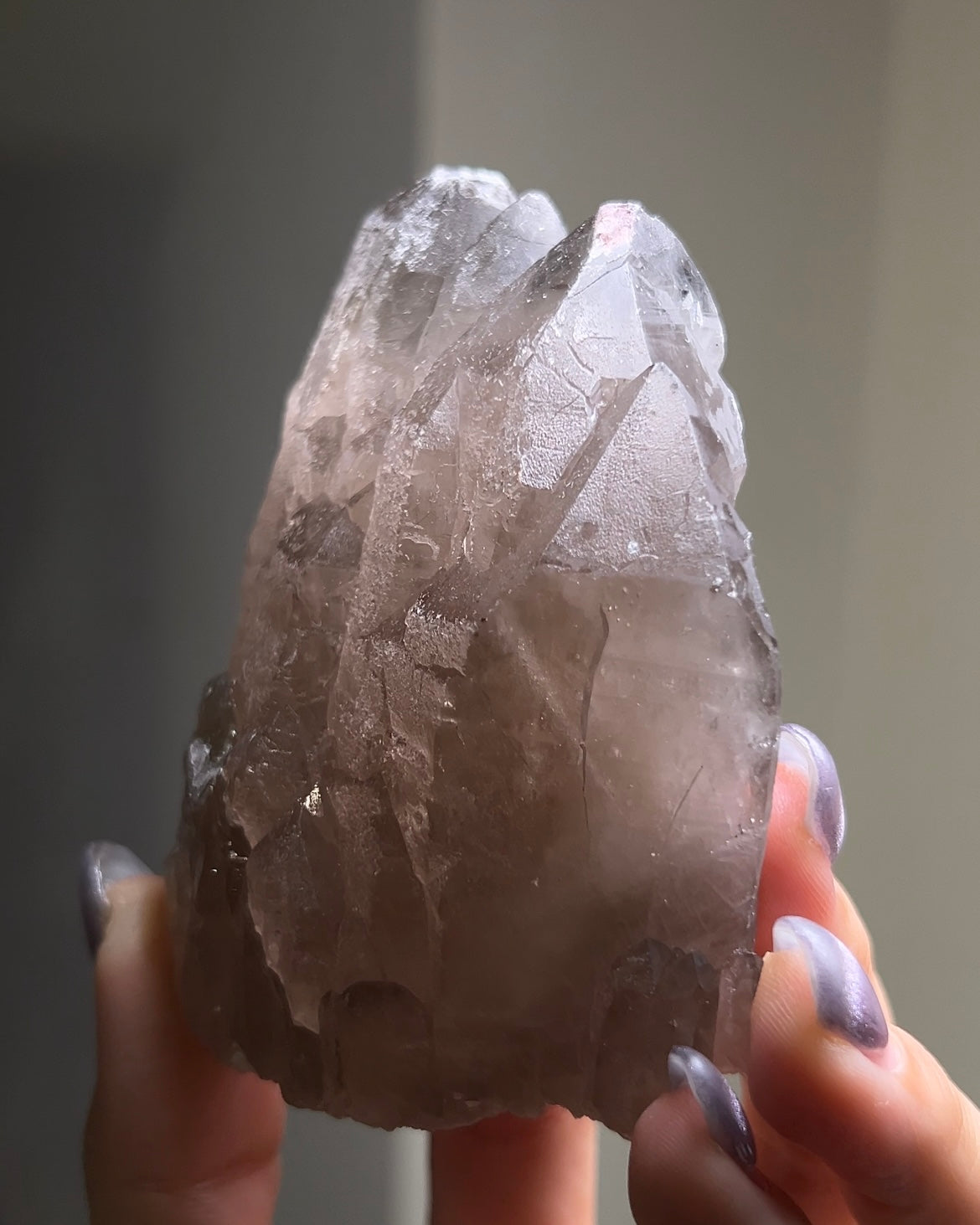 極罕見埃及西奈山煙晶有著古老的紋理與專注穩定的能量 rare smoky quartz from mount Sinai, Egypt gives divine energy