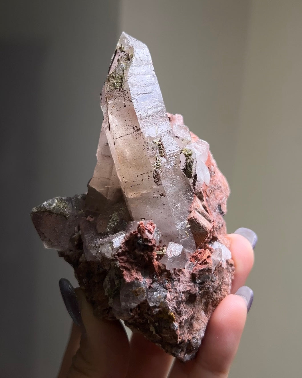極罕見埃及西奈山煙晶有著古老的紋理與專注穩定的能量 rare smoky quartz from mount Sinai, Egypt gives divine energy