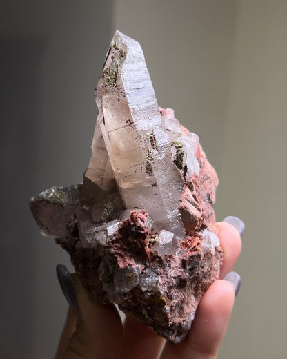 極罕見埃及西奈山煙晶有著古老的紋理與專注穩定的能量 rare smoky quartz from mount Sinai, Egypt gives divine energy