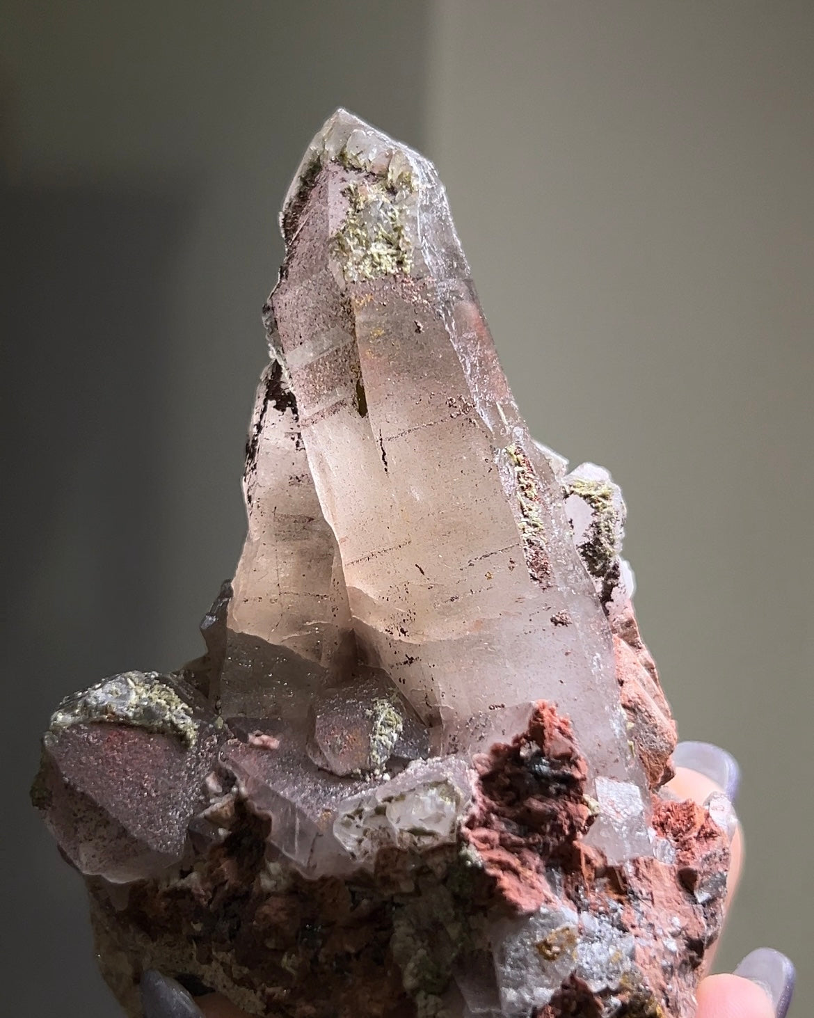 極罕見埃及西奈山煙晶有著古老的紋理與專注穩定的能量 rare smoky quartz from mount Sinai, Egypt gives divine energy