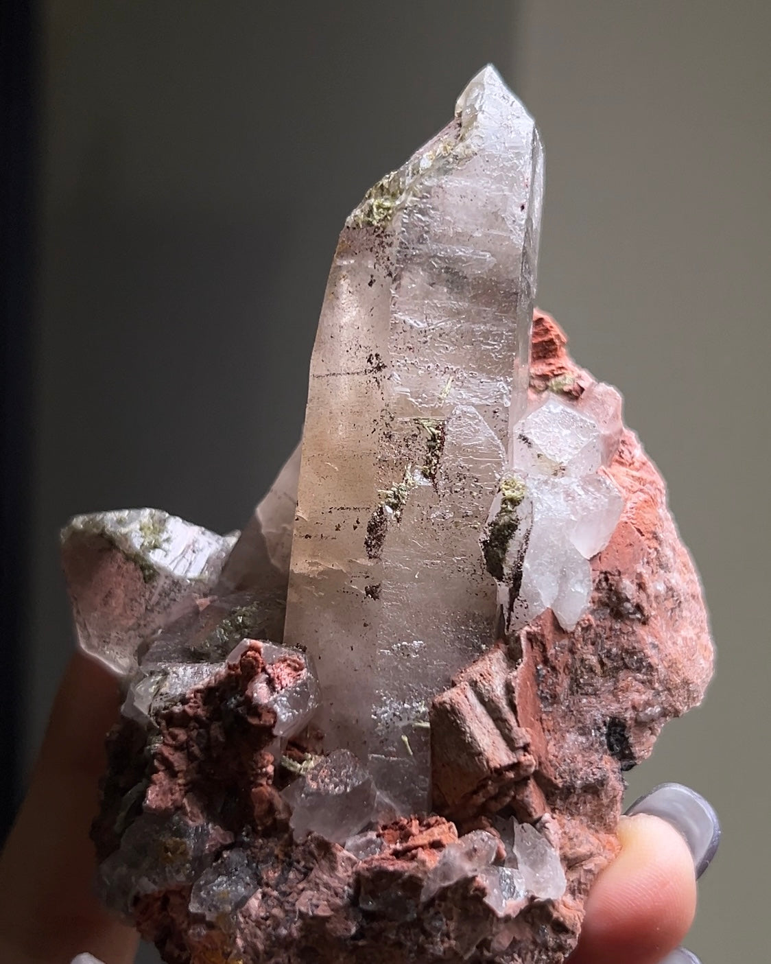 極罕見埃及西奈山煙晶有著古老的紋理與專注穩定的能量 rare smoky quartz from mount Sinai, Egypt gives divine energy