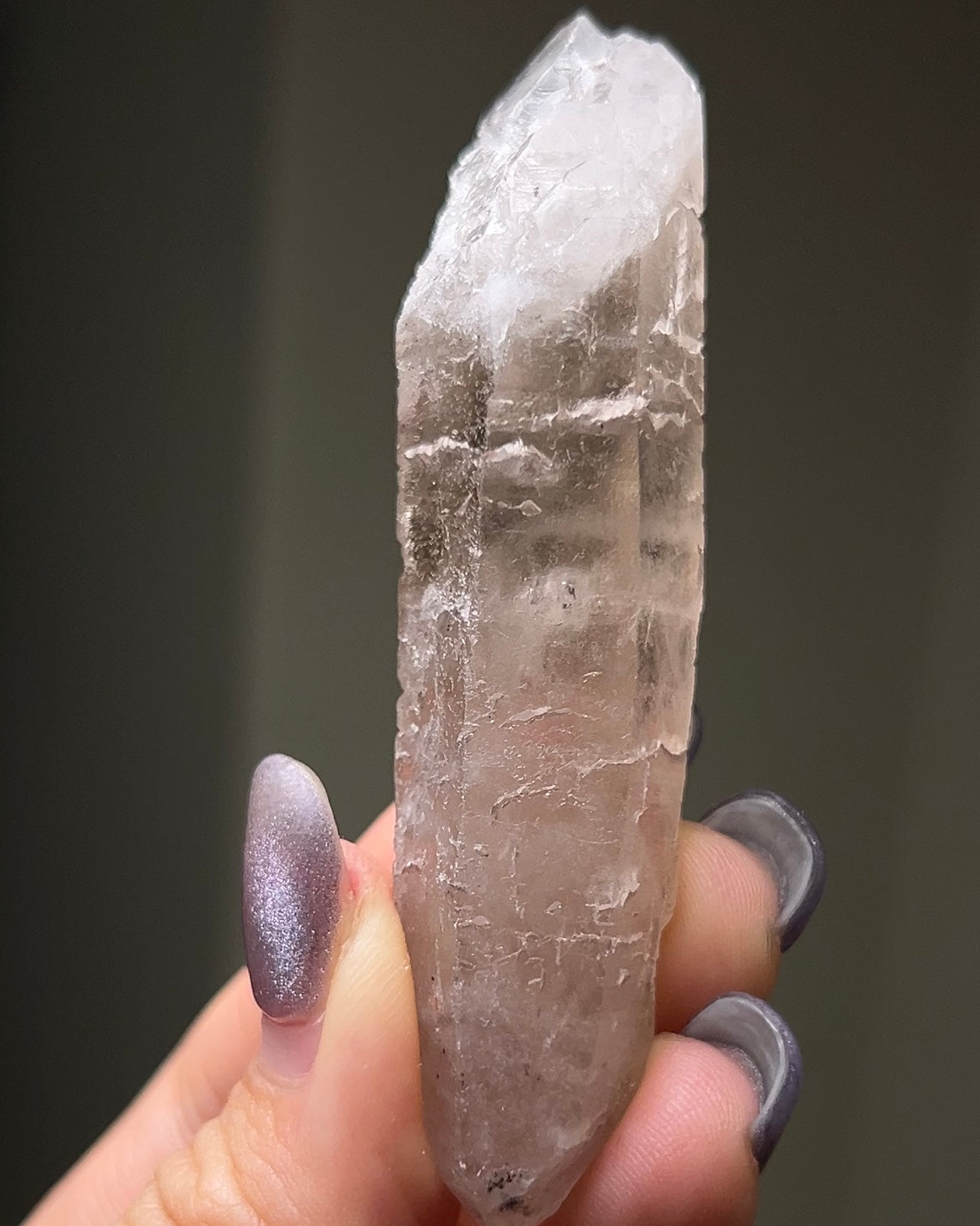 極罕見埃及西奈山煙晶有著古老的紋理與專注穩定的能量 rare smoky quartz from mount Sinai, Egypt gives divine energy