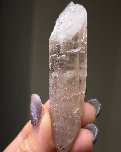 極罕見埃及西奈山煙晶有著古老的紋理與專注穩定的能量 rare smoky quartz from mount Sinai, Egypt gives divine energy