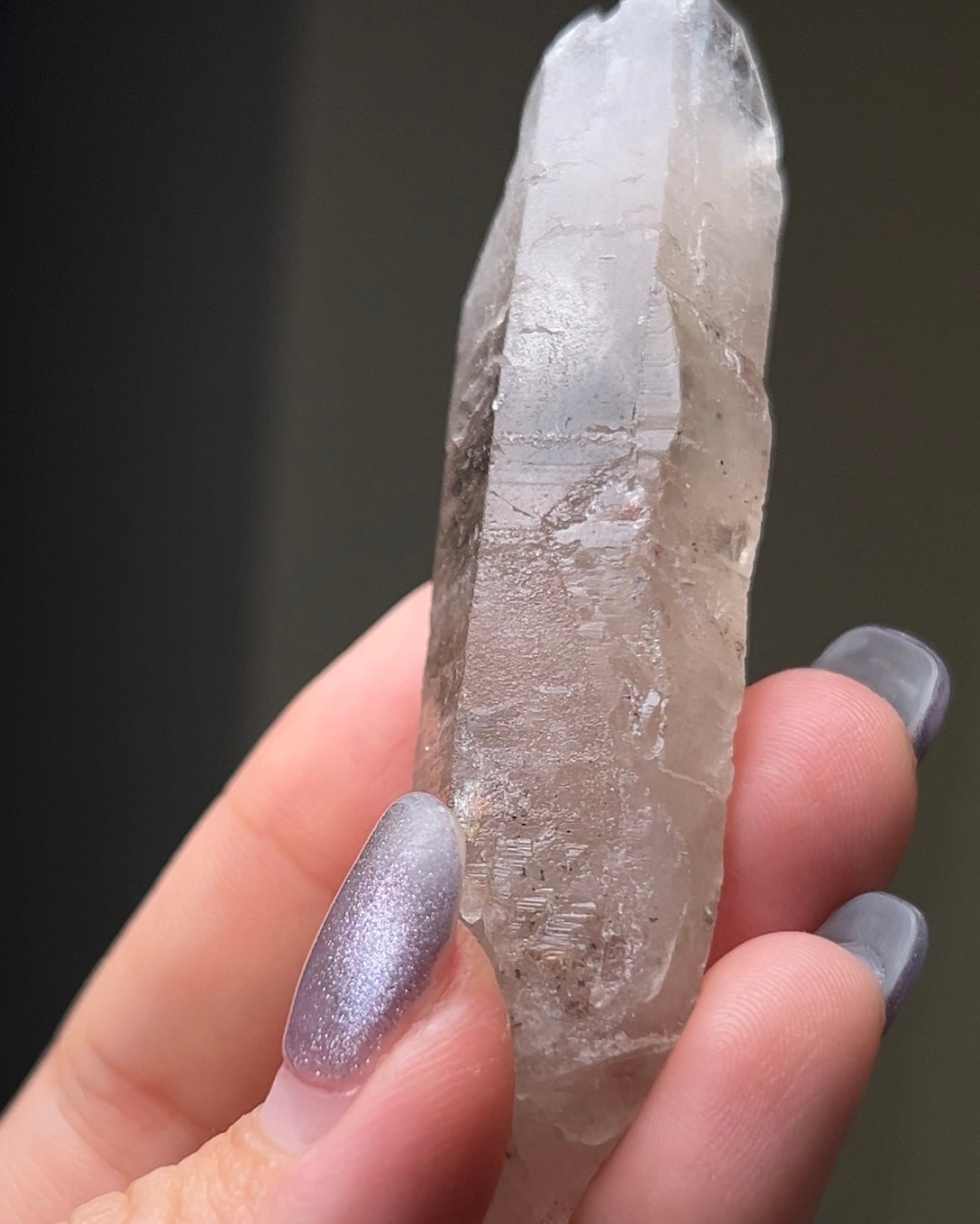 極罕見埃及西奈山煙晶有著古老的紋理與專注穩定的能量 rare smoky quartz from mount Sinai, Egypt gives divine energy