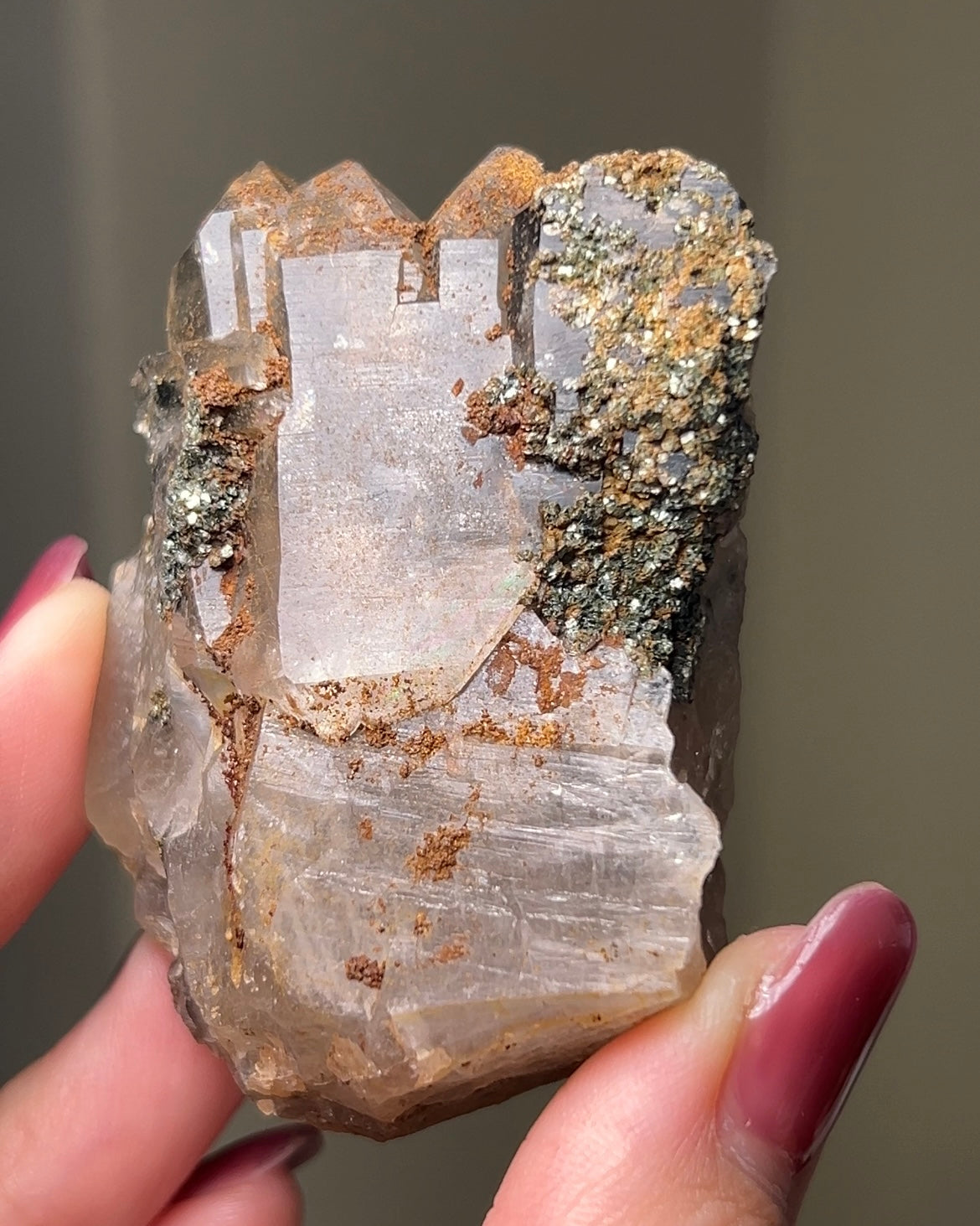 罕見的波士尼亞煙晶 smoky quartz from rare locality Bosnia Herzegovina shows elegant gradient of color and wild structure
