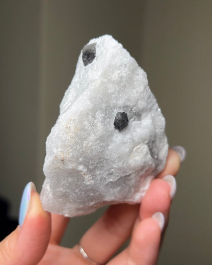 黑水晶硬石膏 - 義大利