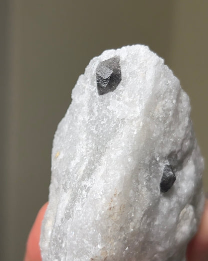 黑水晶硬石膏 - 義大利