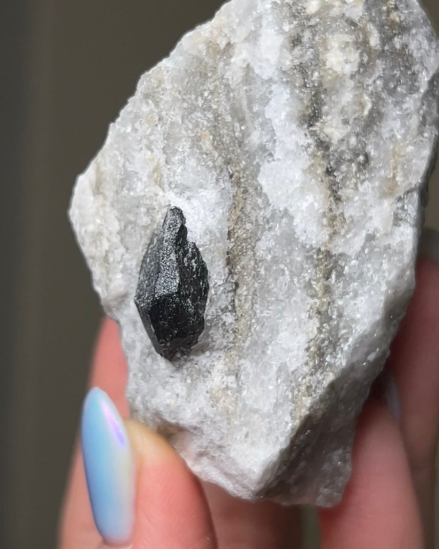 黑水晶硬石膏 - 義大利