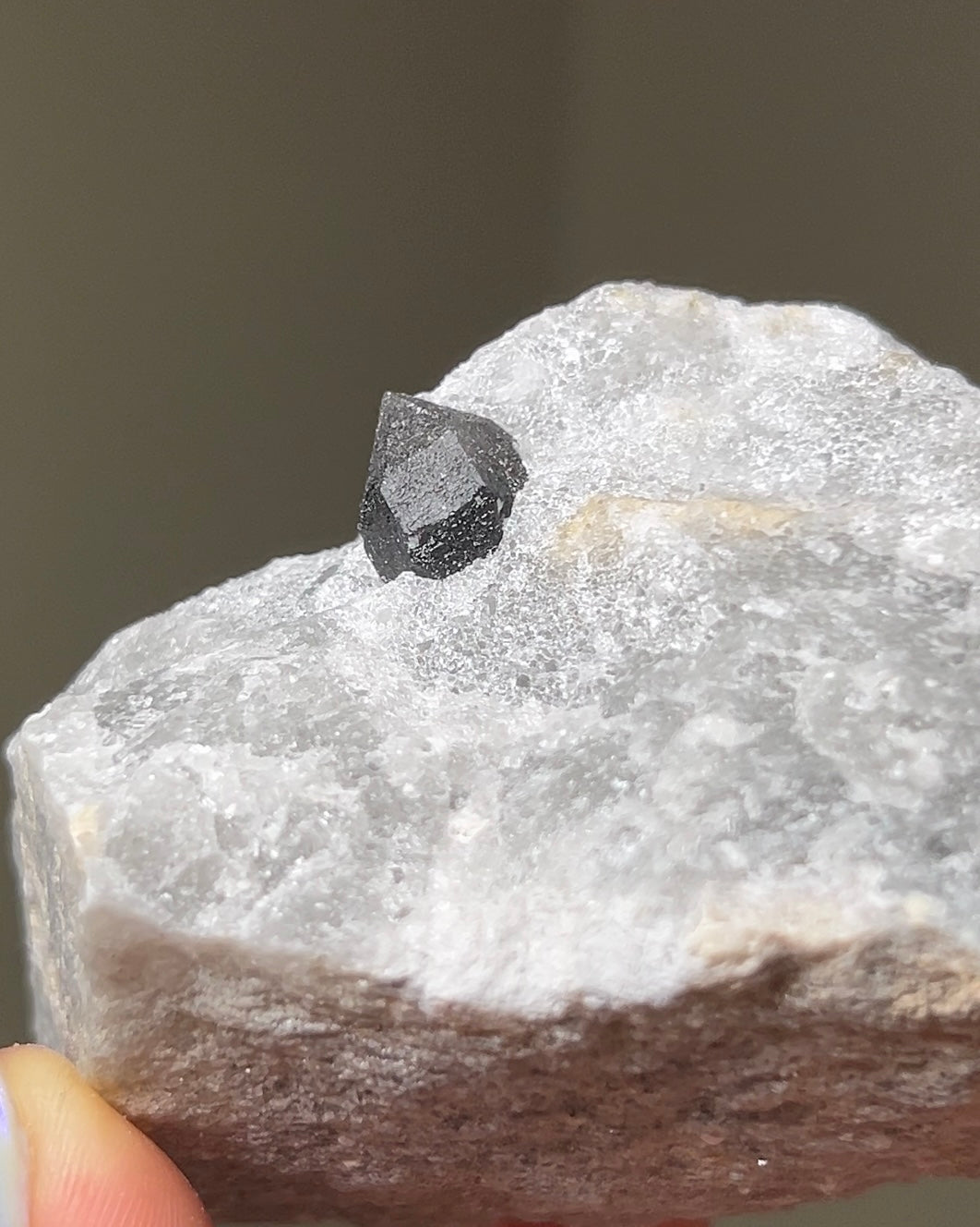 黑水晶硬石膏 - 義大利