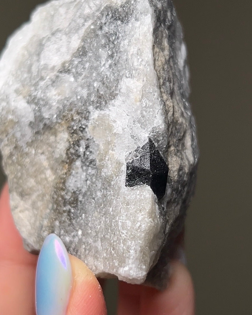 黑水晶硬石膏 - 義大利