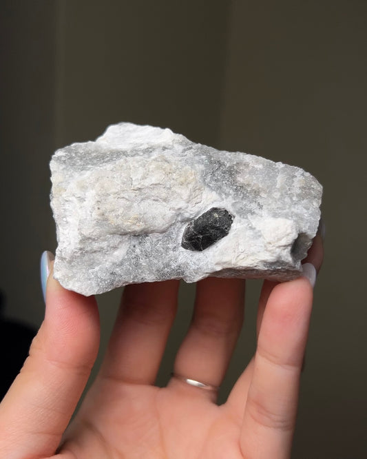 黑水晶硬石膏 - 義大利