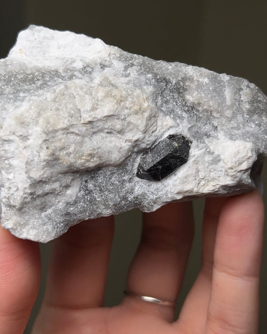 黑水晶硬石膏 - 義大利