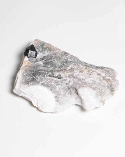 稀有罕見的義大利雙尖黑水晶 Rare black quartz specimen on anhydrite, featuring double-terminated quartz crystals with graphite inclusions from Italy.