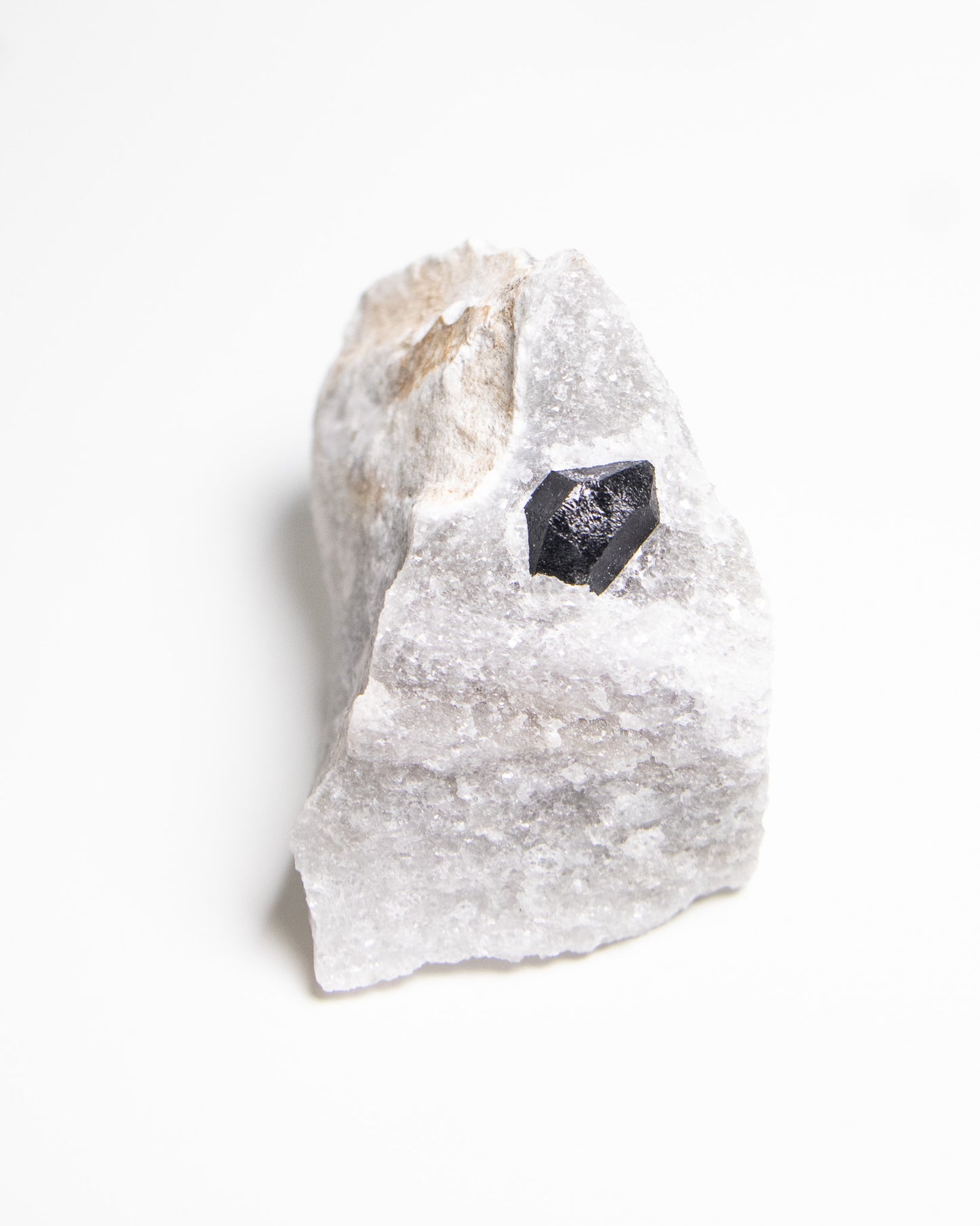 稀有罕見的義大利雙尖黑水晶 Rare black quartz specimen on anhydrite, featuring double-terminated quartz crystals with graphite inclusions from Italy.