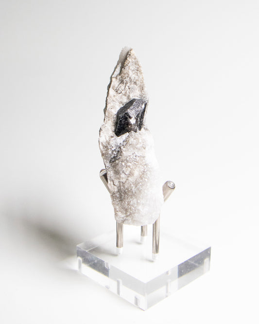 稀有罕見的義大利雙尖黑水晶 Rare black quartz specimen on anhydrite, featuring double-terminated quartz crystals with graphite inclusions from Italy.