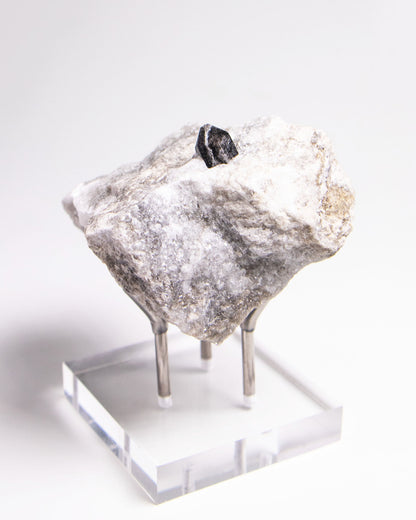 稀有罕見的義大利雙尖黑水晶 Rare black quartz specimen on anhydrite, featuring double-terminated quartz crystals with graphite inclusions from Italy.