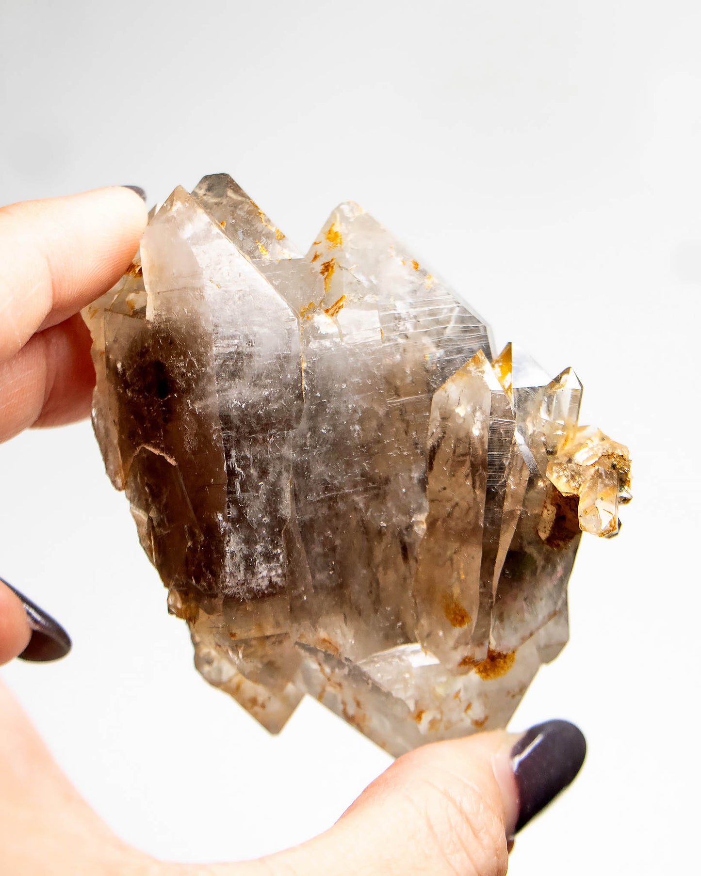 波士尼亞煙晶，象徵療癒能量、穩定力量與自我修復後的再生轉化。