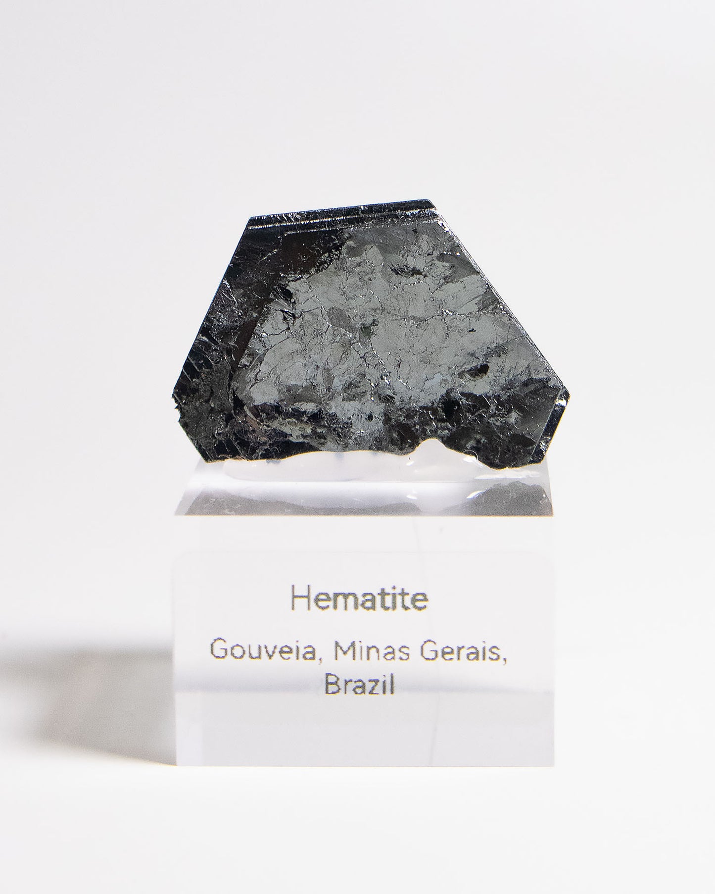 稀有巴西鏡鐵礦，晶體光澤十分搶眼 Brazilian specular hematite crystals with bright metallic luster