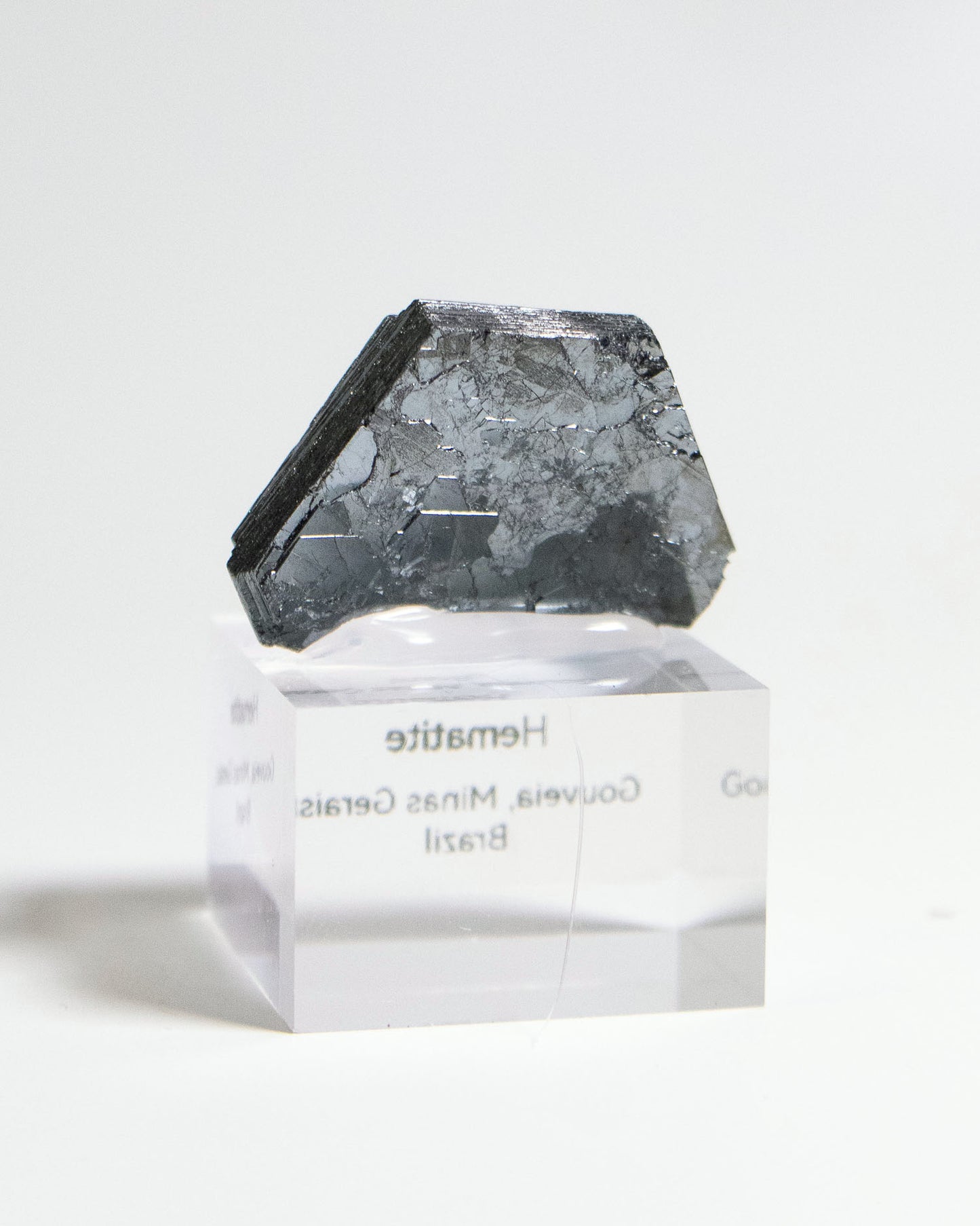 稀有巴西鏡鐵礦，晶體光澤十分搶眼 Brazilian specular hematite crystals with bright metallic luster