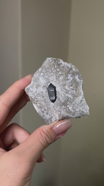 黑水晶硬石膏 - 義大利