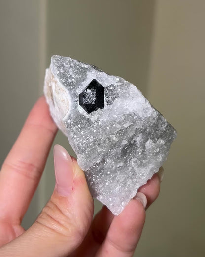 黑水晶硬石膏 - 義大利