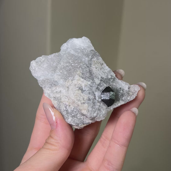 稀有罕見的義大利雙尖黑水晶 Rare black quartz specimen on anhydrite, featuring double-terminated quartz crystals with graphite inclusions from Italy.