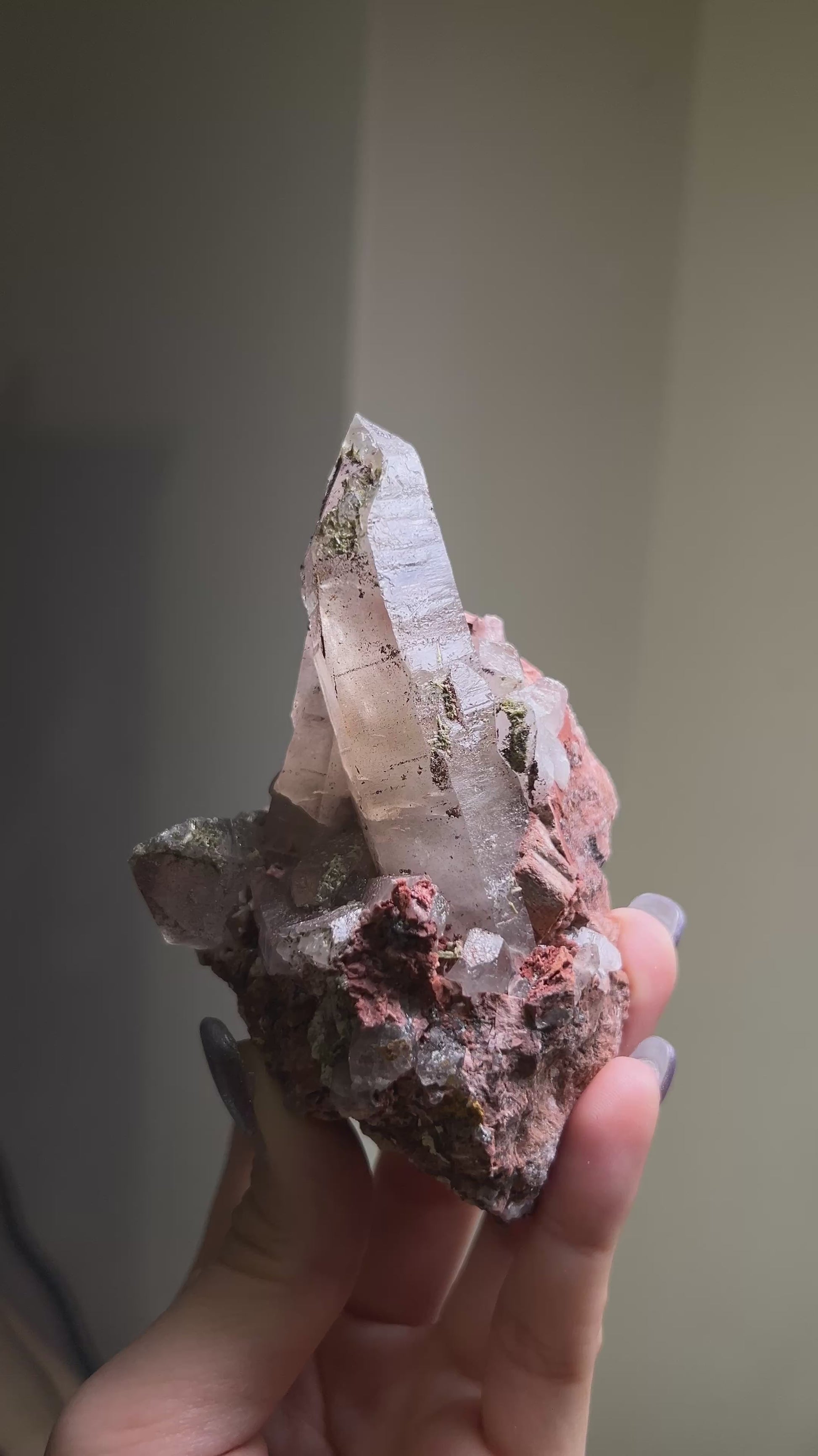 極罕見埃及西奈山煙晶有著古老的紋理與專注穩定的能量 rare smoky quartz from mount Sinai, Egypt gives divine energy