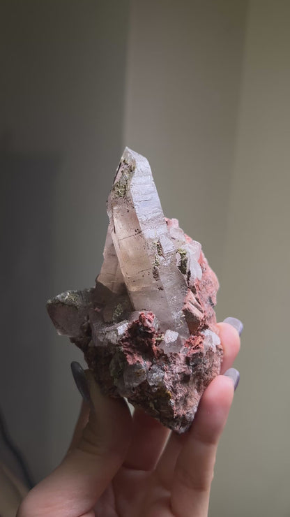 極罕見埃及西奈山煙晶有著古老的紋理與專注穩定的能量 rare smoky quartz from mount Sinai, Egypt gives divine energy